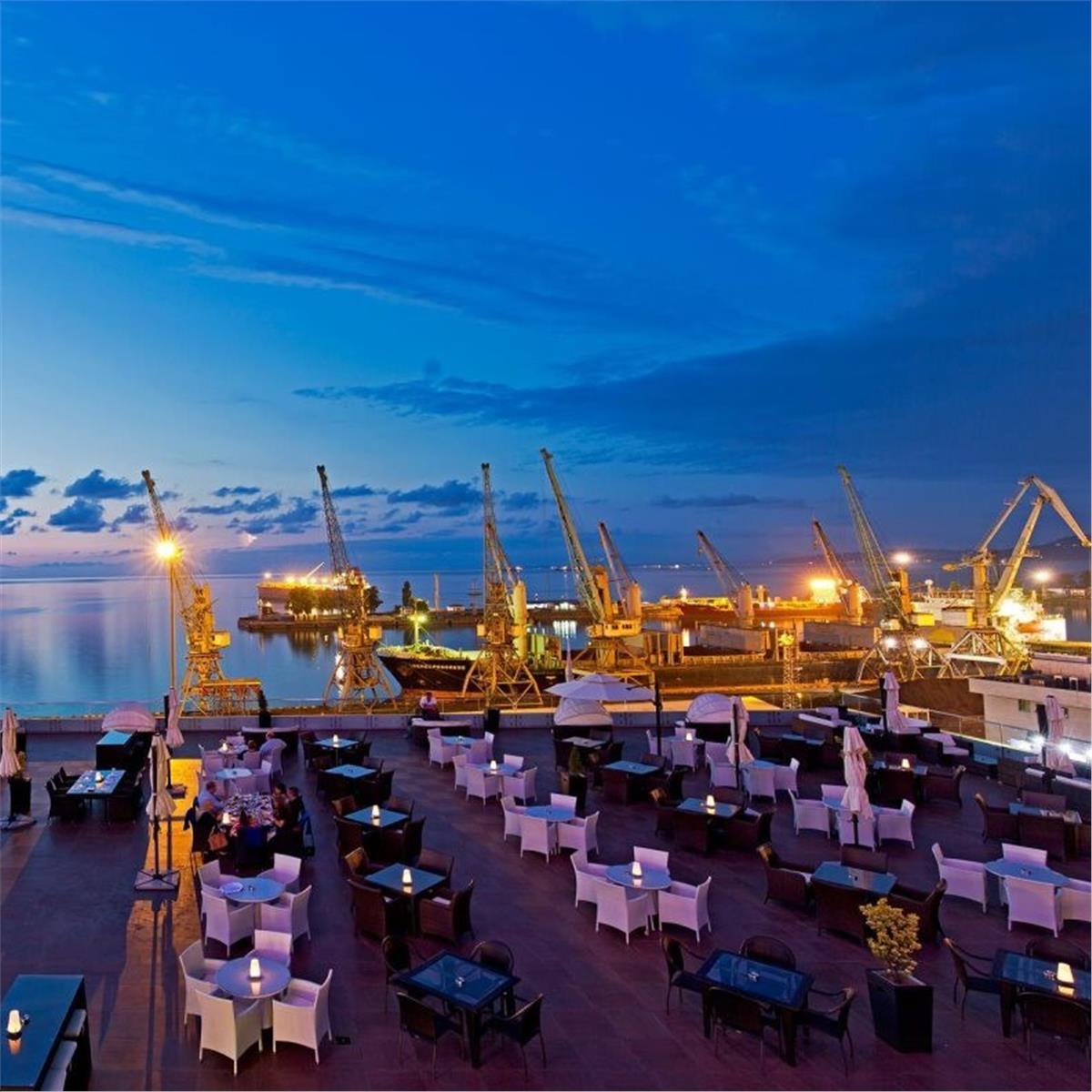 İzmir'den Uçak İle Hareketli 2 Gece 3 Gün 5*JRW Welmond Hotel & Casino Batumi Konaklamalı Batum ve Ayder Yaylası Turu