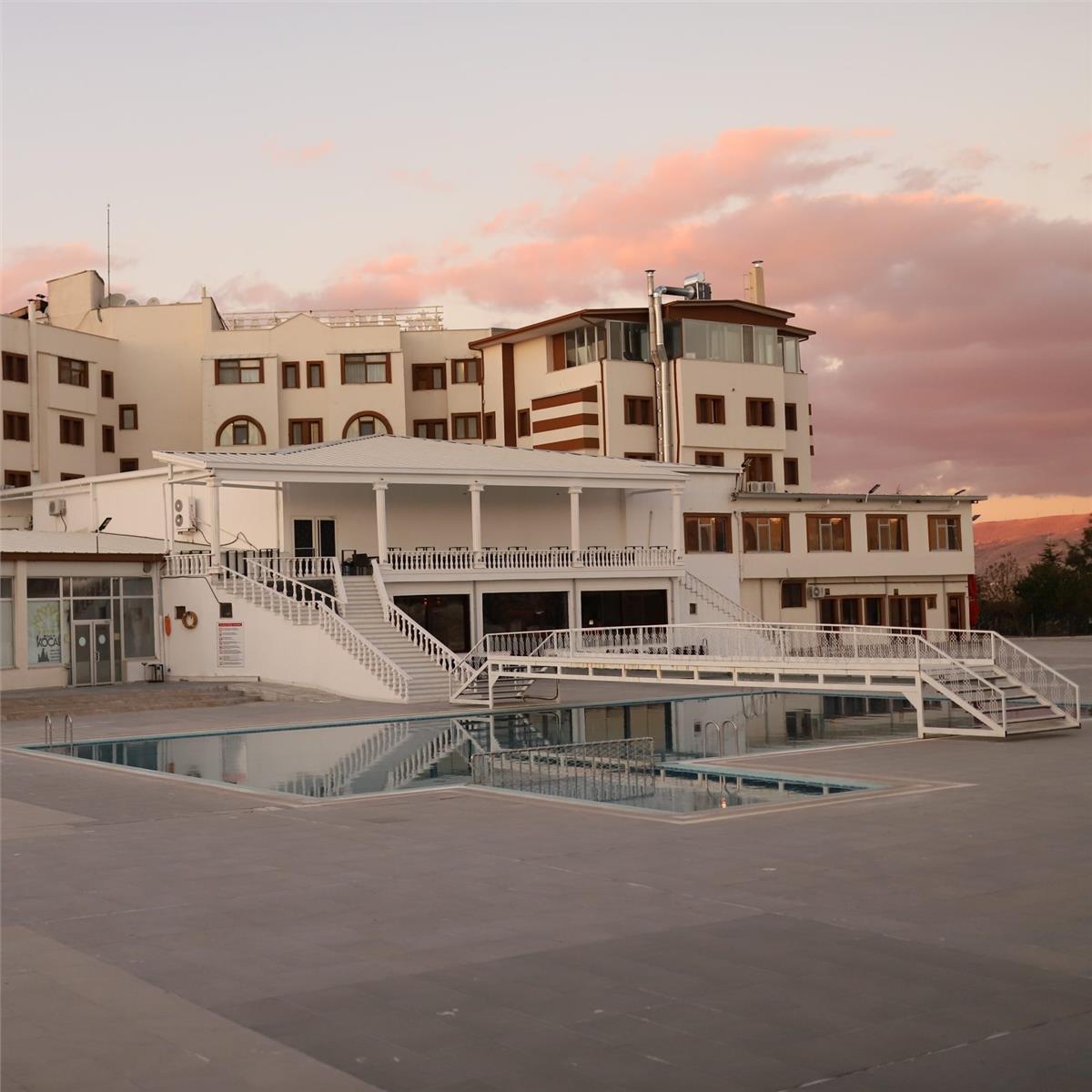 İzmir Çıkışlı Yılbaşı Özel 2 gece 3 gün 5* Emin Koçak Kapadokya Otel Konaklamalı Yılbaşı Özel Gala Yemeği Dahil Kayseri Erciyes Kayak Merkezi ve Kapadokya Turu