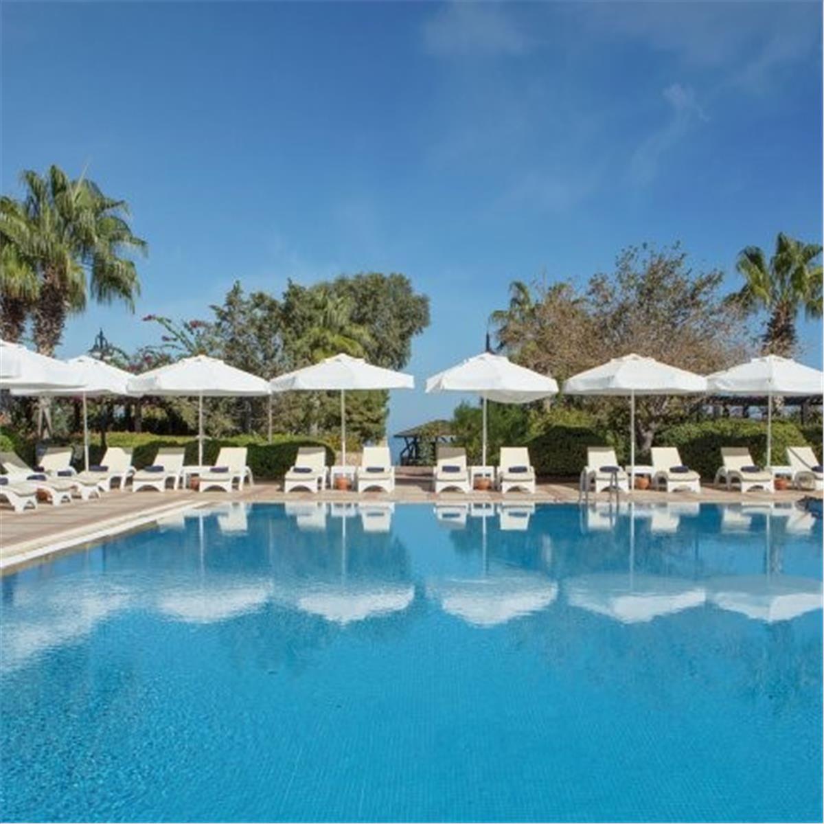 İzmir'den Uçak İle Hareketli Kıbrıs Merit Crystal Cove Hotel'de Ultra Herşey Dahil Konaklama Seçenekleri