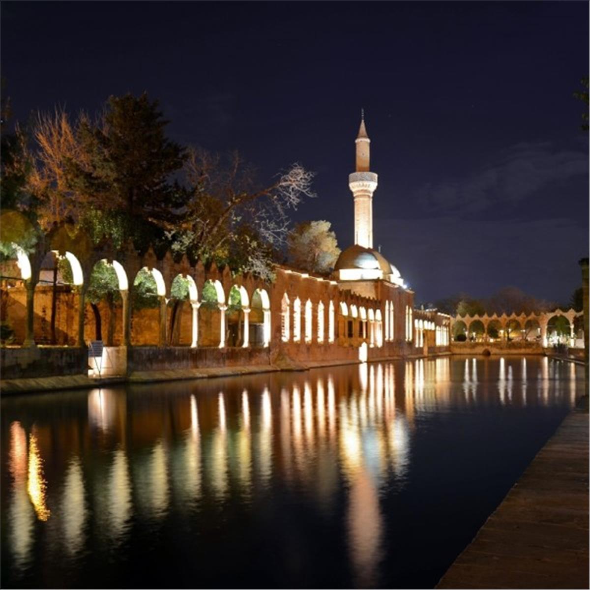 İzmir'den Uçaklı 3 Gece 4 Gün Konaklamalı Diyarbakır, Mardin ve Şanlıurfa İle Gap Turu
