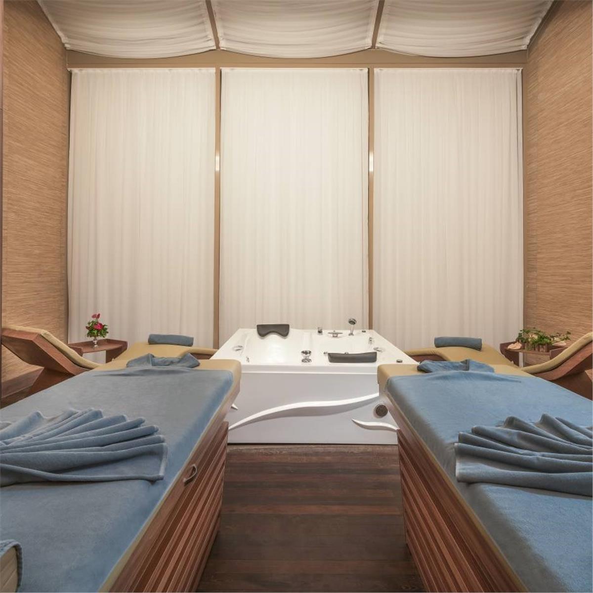 İzmir'den Uçak Kalkışlı 2 Gece 3 Gün Konaklamalı Kıbrıs Concorde Luxury Resort'ta Tarkan Yılbaşı Galası