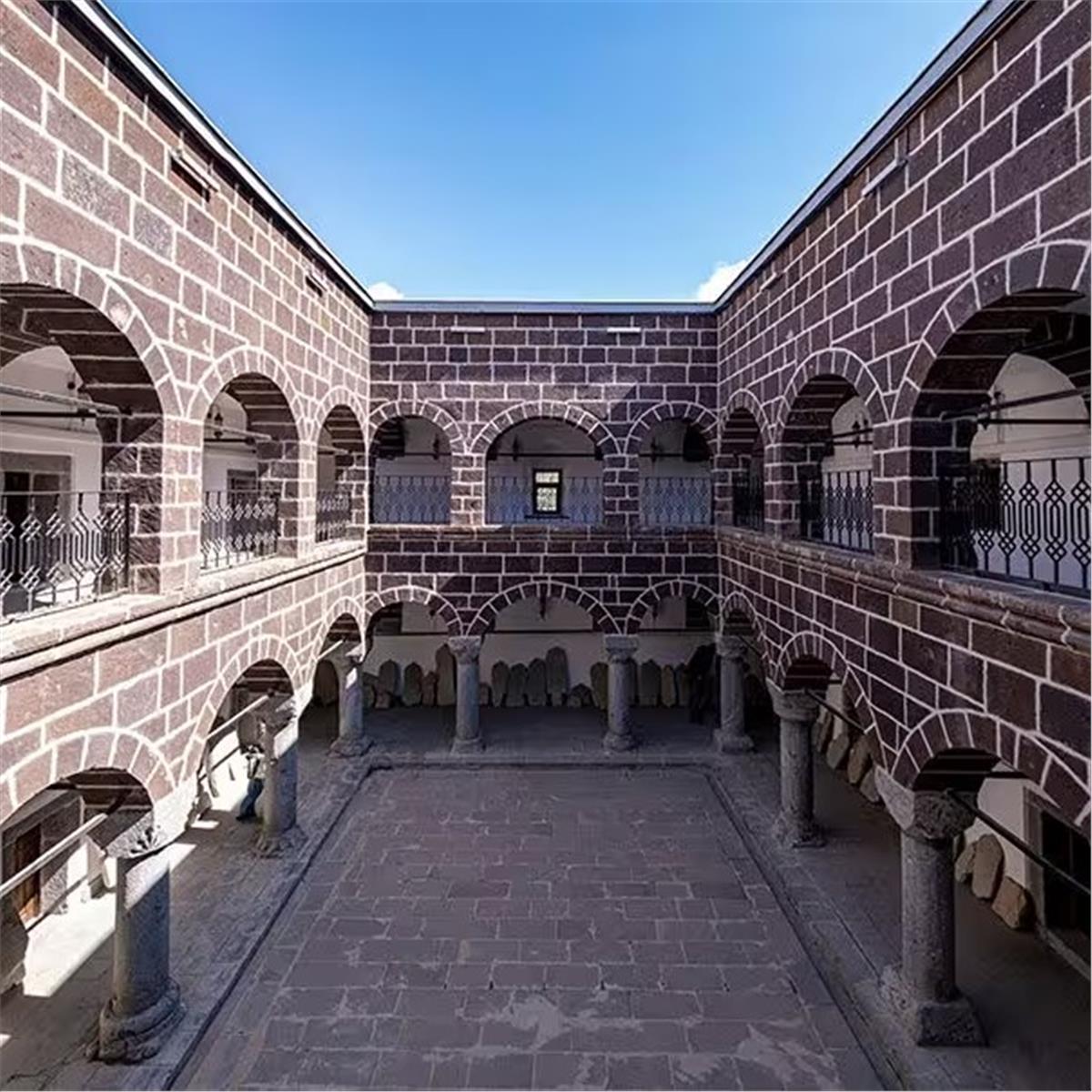 İzmir'den Uçak İle Çıkışlı 6 Gece 7 Gün Konaklamalı Hakkari Şırnak Cizre Turu
