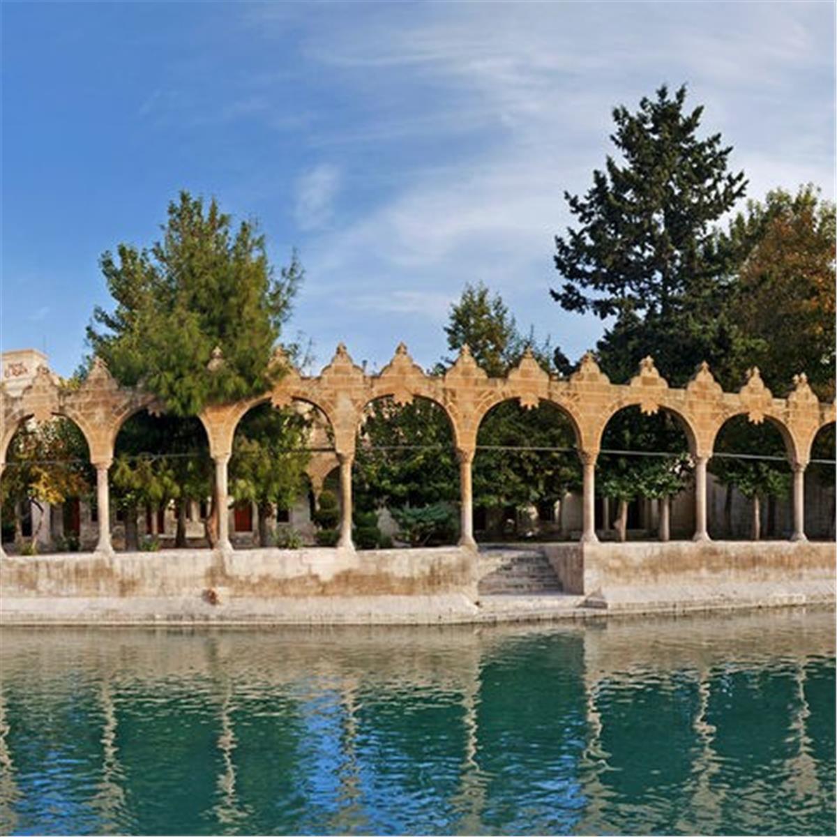 İzmir'den Uçak İle Kalkışlı Yılbaşı Özel 2 Gece 3 Gün 5* Dedeman Otel Konaklamalı Butik Şanlıurfa Turu. Üstelik Gala Gecesi Dahil