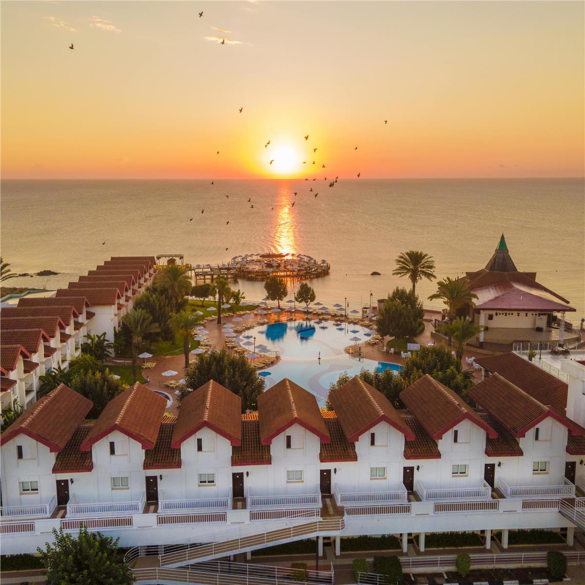 İzmir'den Uçak Bileti ve Otel Transferi Dahil 2 Gece ve 3 Gün Konaklamalı Kıbrıs Salamis Bay Conti Resort Hotel'de Gülden Yılbaşı Galası