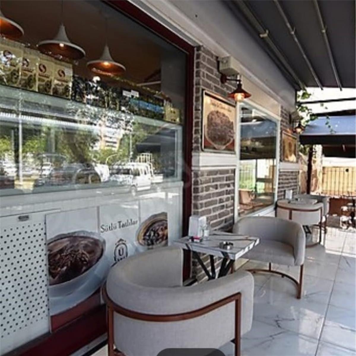 Bornova Üsküplü Cafe’de seçenekli enfes Tatlı ve Pastalar eşliğinde kahve keyfi