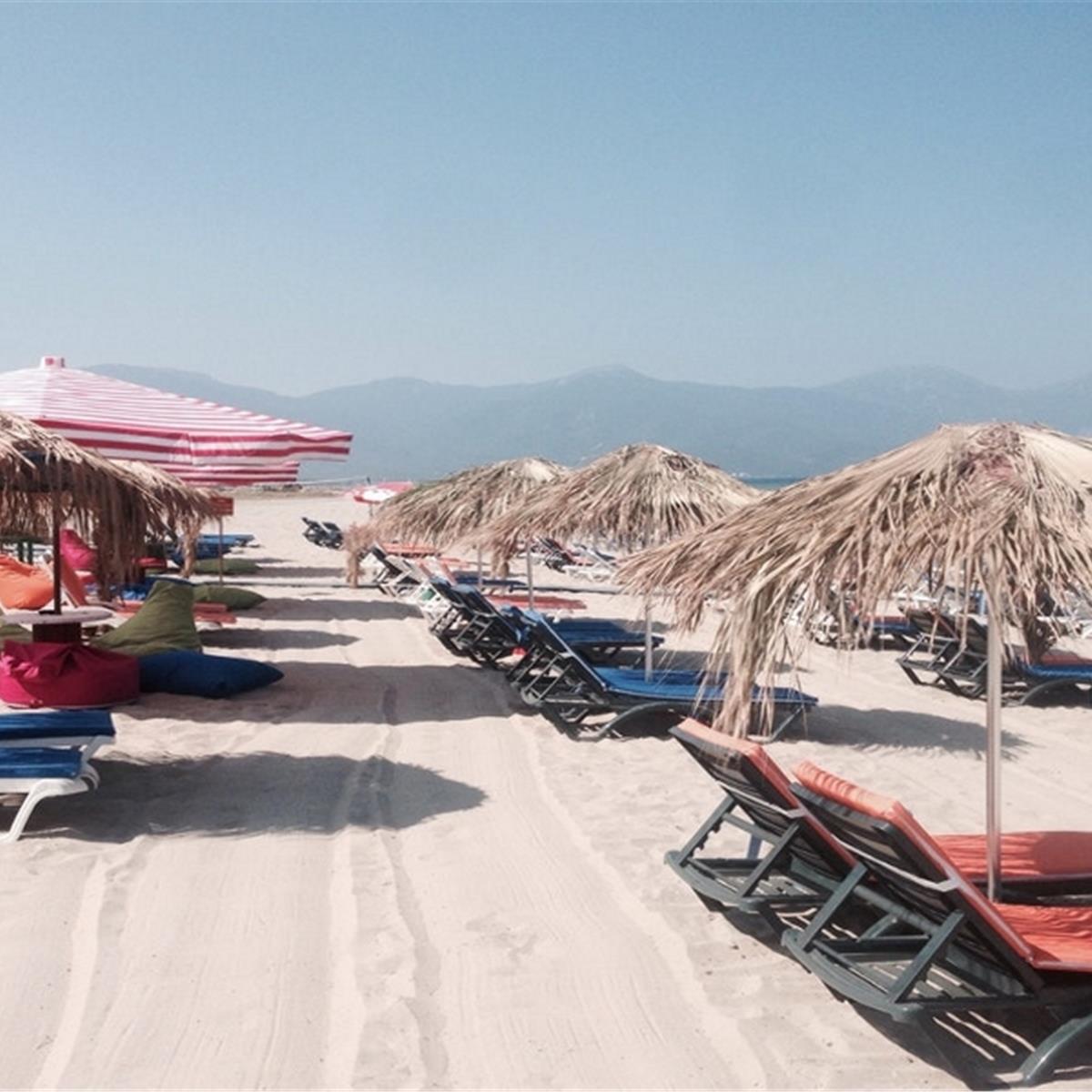 Kuşadası Rainbow Beach Club Gün Boyu Havuz, Plaj Keyfi ile Serpme Kahvaltı