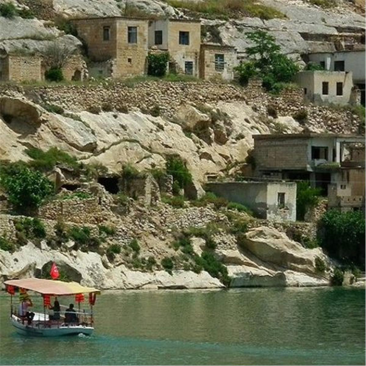 İzmir'den Uçak İle Kalkışlı Yılbaşı Özel 2 Gece 3 Gün 5* Dedeman Otel Konaklamalı Butik Şanlıurfa Turu. Üstelik Gala Gecesi Dahil