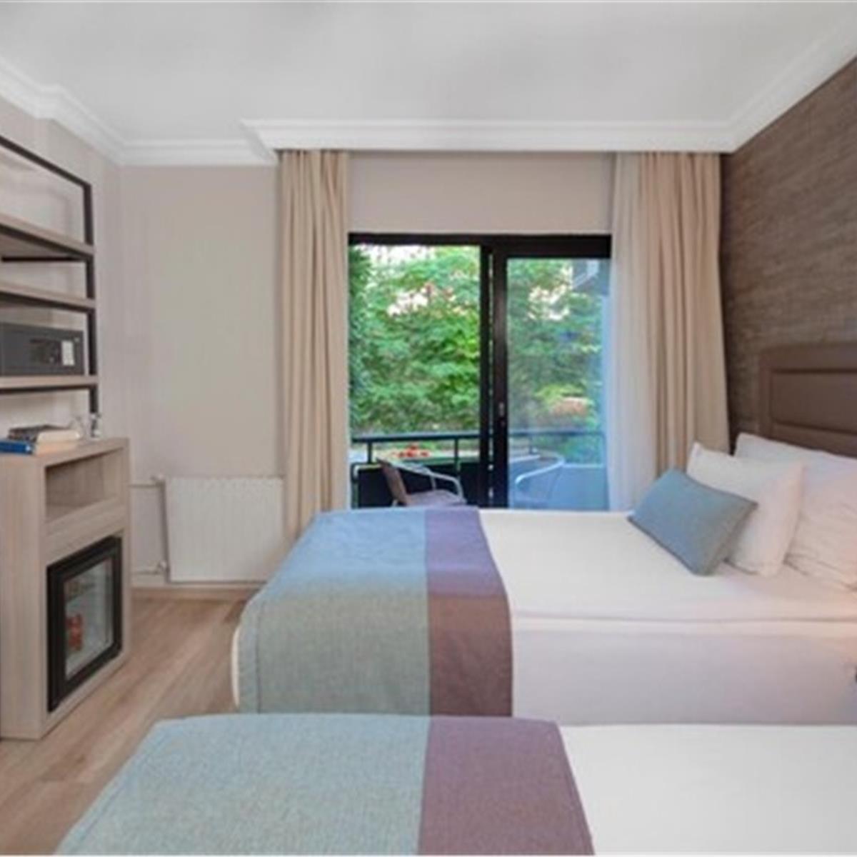 Çeşme Pırıl Otel'de Çift Kişilik Konaklama Seçenekleri