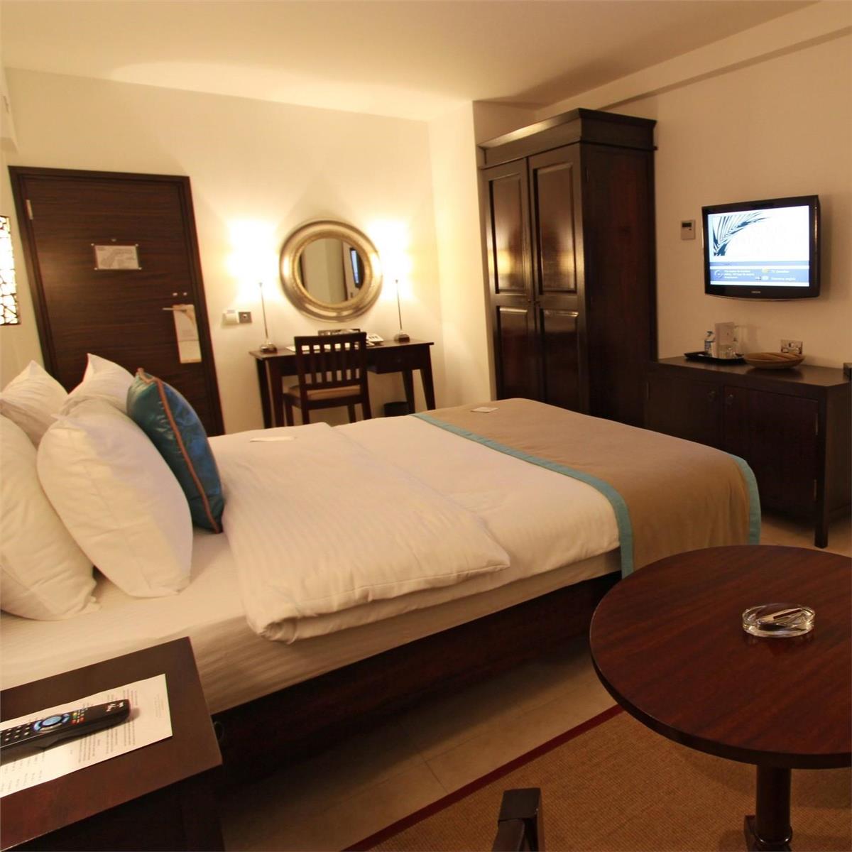 İzmir'den Uçak İle Hareketli Kıbrıs İzmir'den Uçak İle Hareketli Kıbrıs Arkın Palm Beach Hotel Yarım Pansiyon Konaklama Seçenekleri