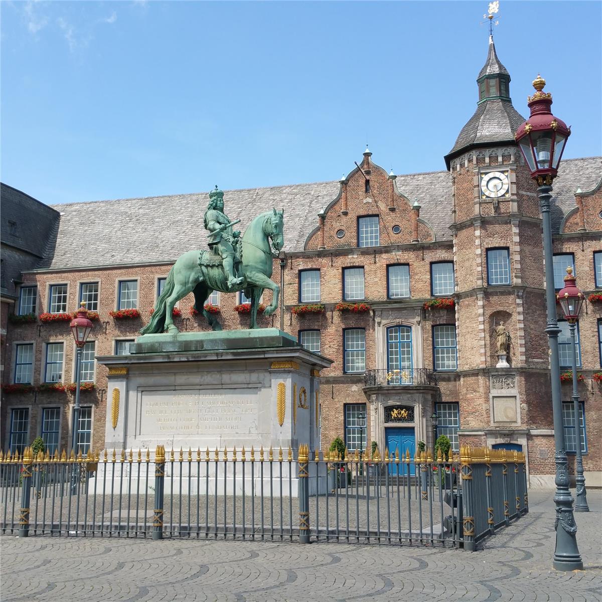 İzmir'den Uçaklı 7 Gece 8 Gün Konaklamalı Benelüks Fransa Almanya Görkemli Üçlü