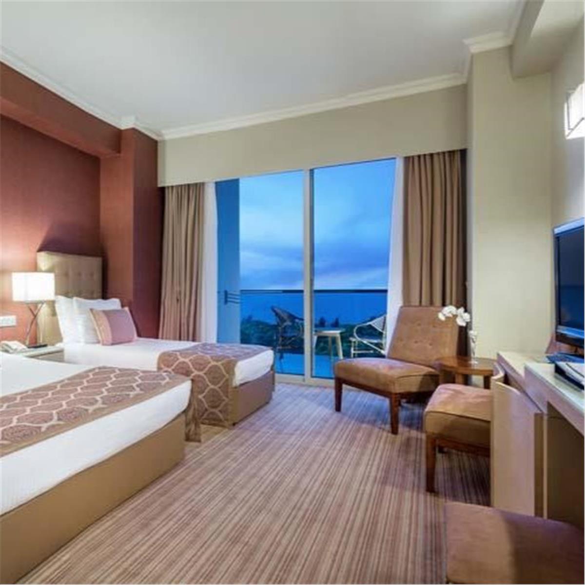 İzmir'den Uçak Bileti ve Otel Transferi Dahil 2 Gece ve 3 Gece Konaklama Seçenekli Kıbrıs Acapulco Resort Hotel Tan Taşçı Yılbaşı Galası