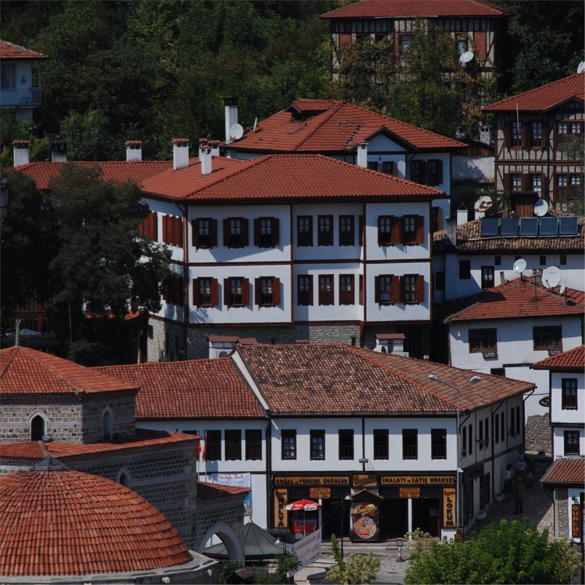 İzmir'den Hareketli 1 Gece 2 Gün Konaklamalı Ilgaz Kayak Merkezi Safranbolu Turu