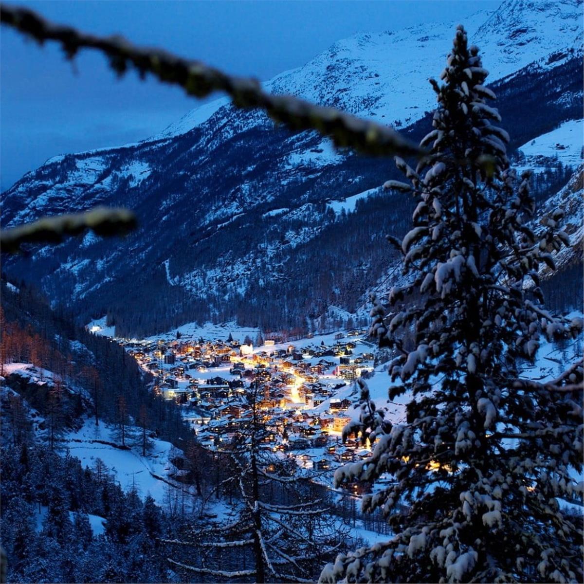 İzmir'den Uçak İle Hareketli 3 Gece 4 Gün Konaklamalı İsviçre Alpler Göller Ve Noel Pazarları Turu