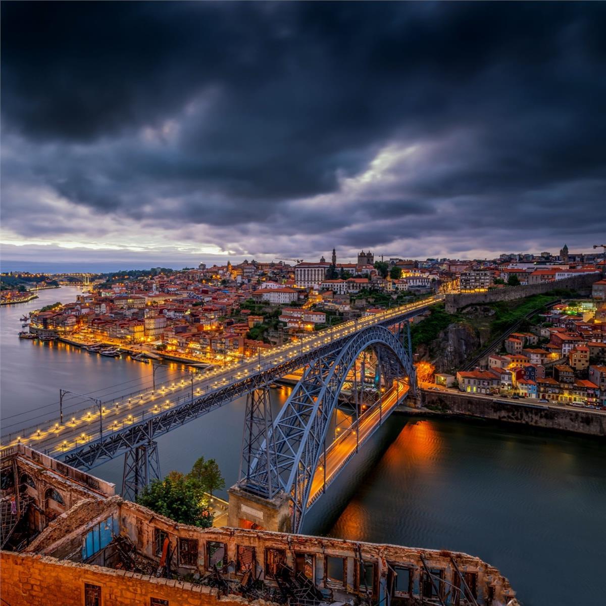 İzmir'den Uçak İle Kalkışlı 4 Gece 5 Gün Konaklamalı Porto Lizbon Turu. Üstelik Ekstra Tur Yok