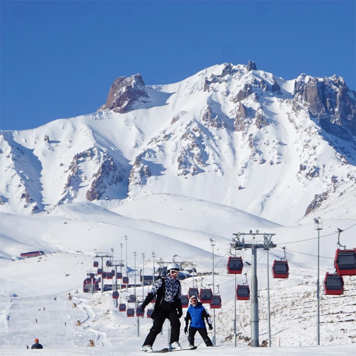 İzmir'den Otobüs İle Çıkışlı 2 Gece 3 Gün 5 Yıldız Konaklamalı Kapadokya, Kayseri ve Erciyes Kayak Merkezi Turu.
