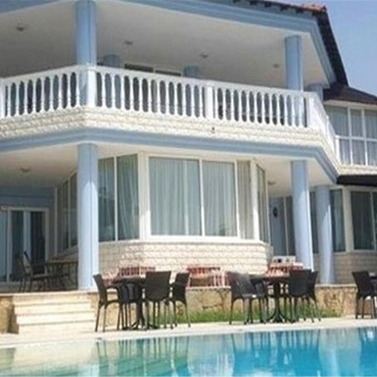 Çeşme Dream Hotel Ayasaranda Serpme Kahvaltı ve Havuz Keyfi
