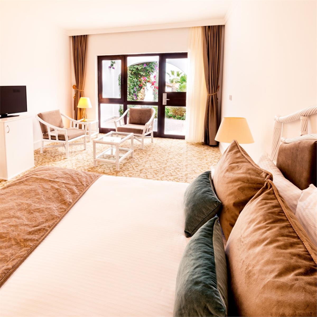 İzmir'den Uçaklı 2 Gece 3 Gün The Olive Tree Hotel Konaklamalı Kıbrıs Turu