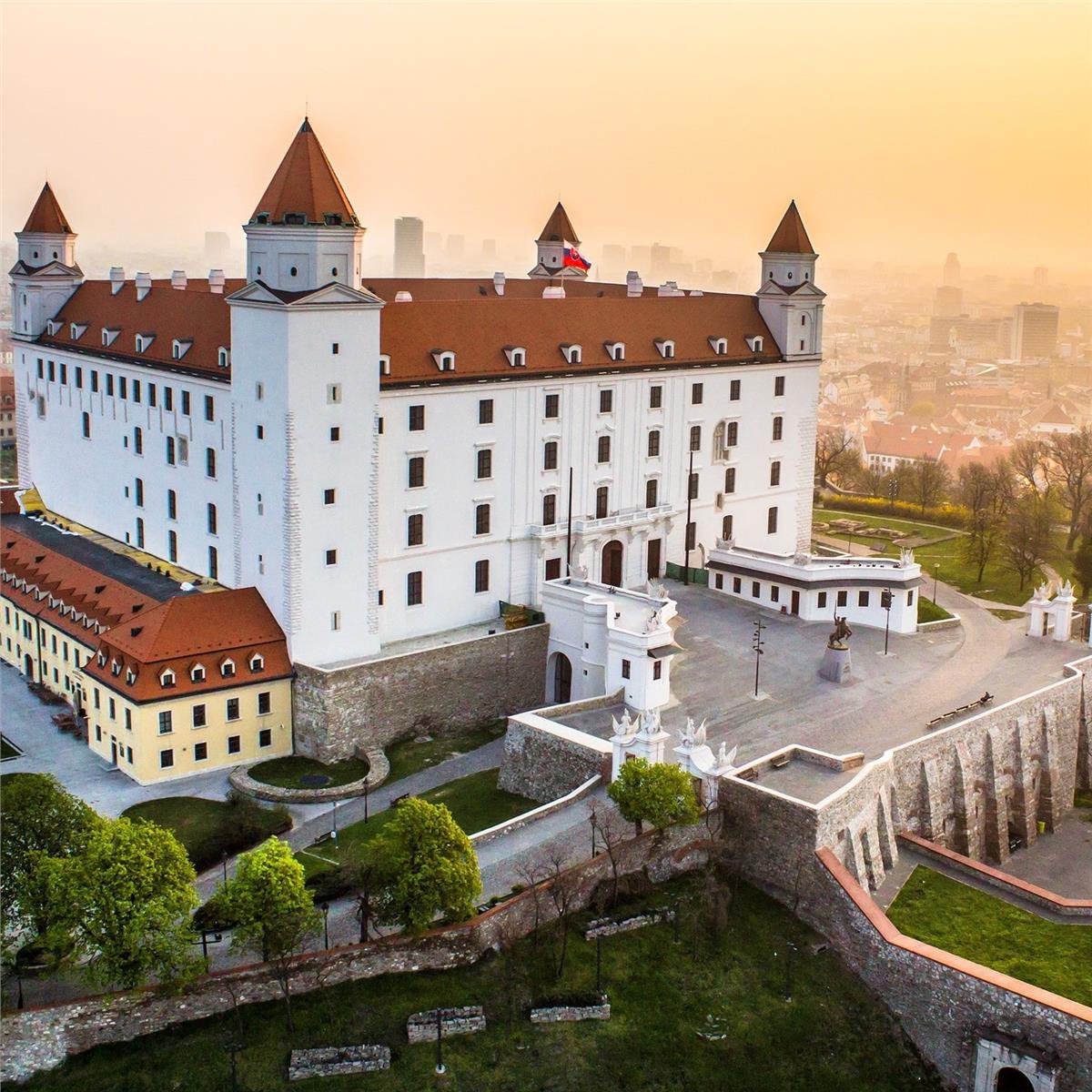 İzmir'den Uçak İle Kalkışlı 9 Gece 10 Gün Konaklamalı Tüm Ekstra Turlar Dahil Büyük Orta Avrupa Turu