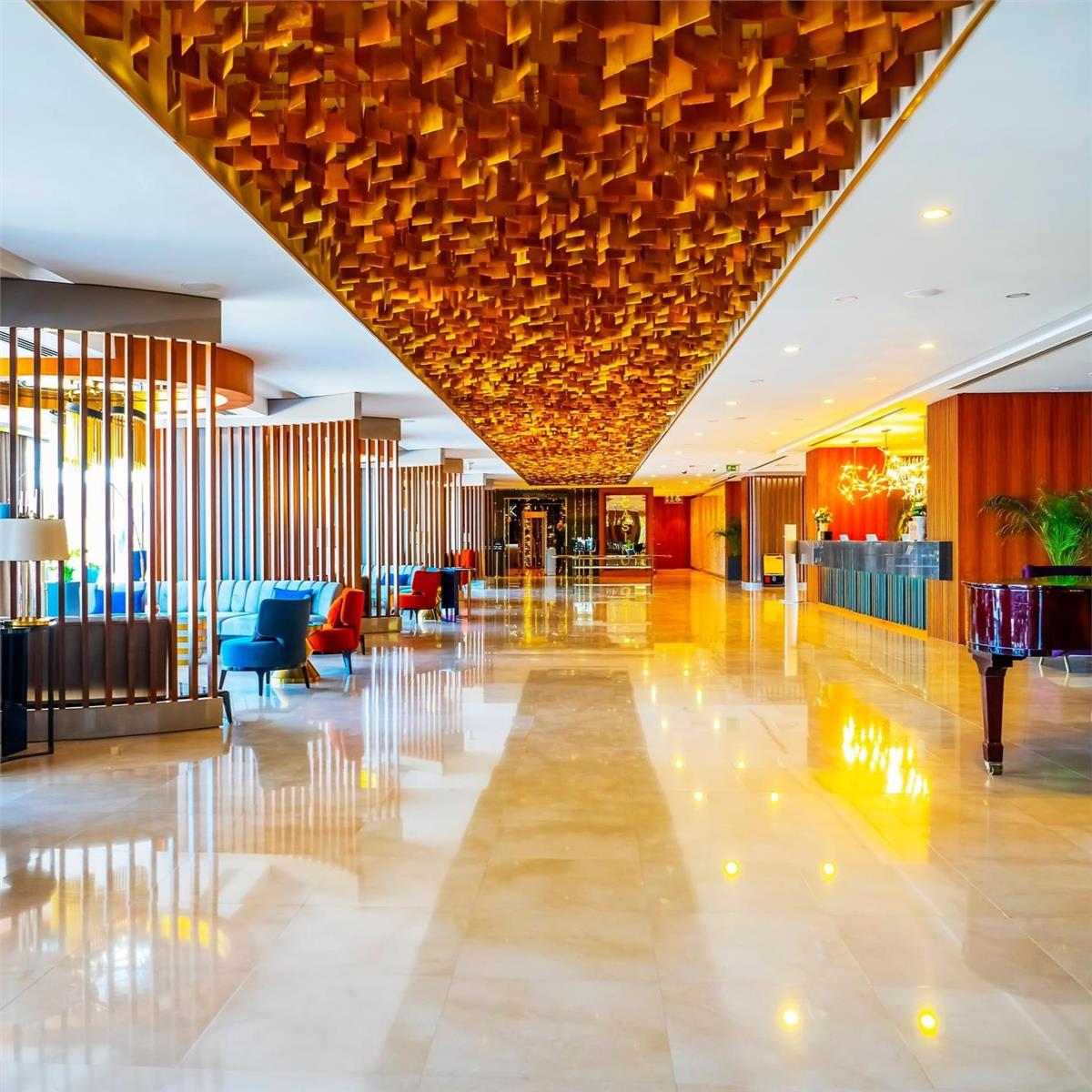 İzmir'den Uçak İle Hareketli Kıbrıs Chamada Prestige Hotel Herşey Dahil Konaklama Seçenekleri