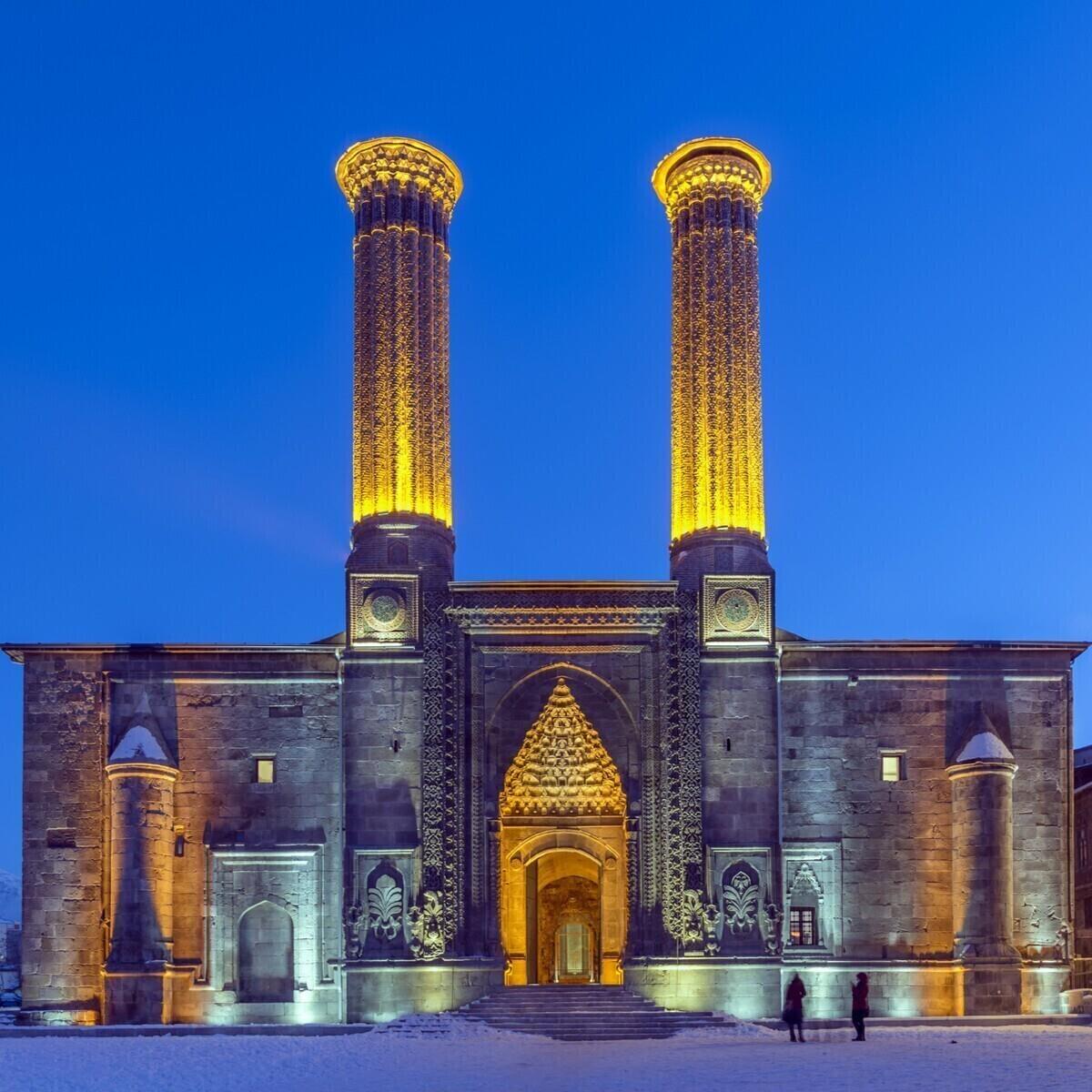 İzmir'den Uçaklı 4 Gece 5 Gün Konaklamalı Doğu Ekspresi ve Palandöken Kayak Merkezi İle Van, Kars, Erzurum Palandöken Turu