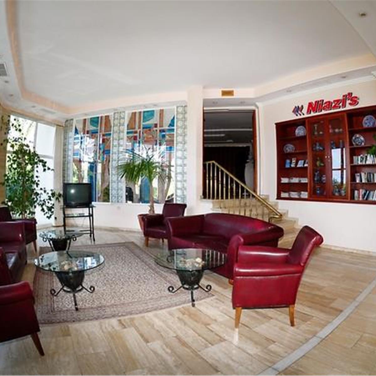 İzmir'den Uçak İle Hareketli Kıbrıs Deniz Kızı Hotel Yarım Pansiyon Konaklama Seçenekleri