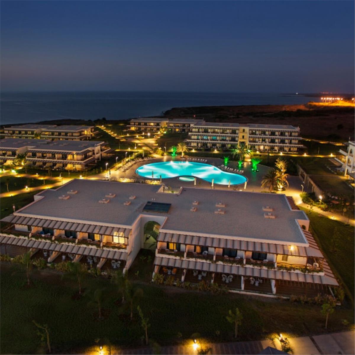 İzmir'den Uçak Bileti ve Otel Transferi Dahil 3 Gece 4 Gün UHD Konaklamalı Nuhun Gemisi Deluxe Hotel Spa Emre Altuğ Yılbaşı Galası 26.999TL'den Başlayan Fiyatlarla