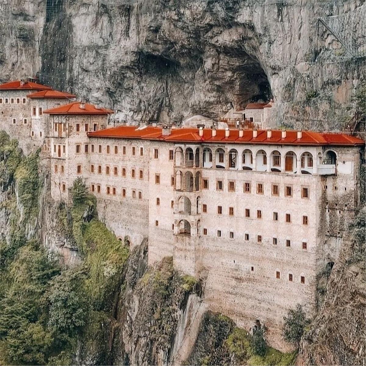 İzmir'den Uçak İle 2 Gece 3 Gün Konaklamalı Demir Elma Festivali ve Karadeniz Turu