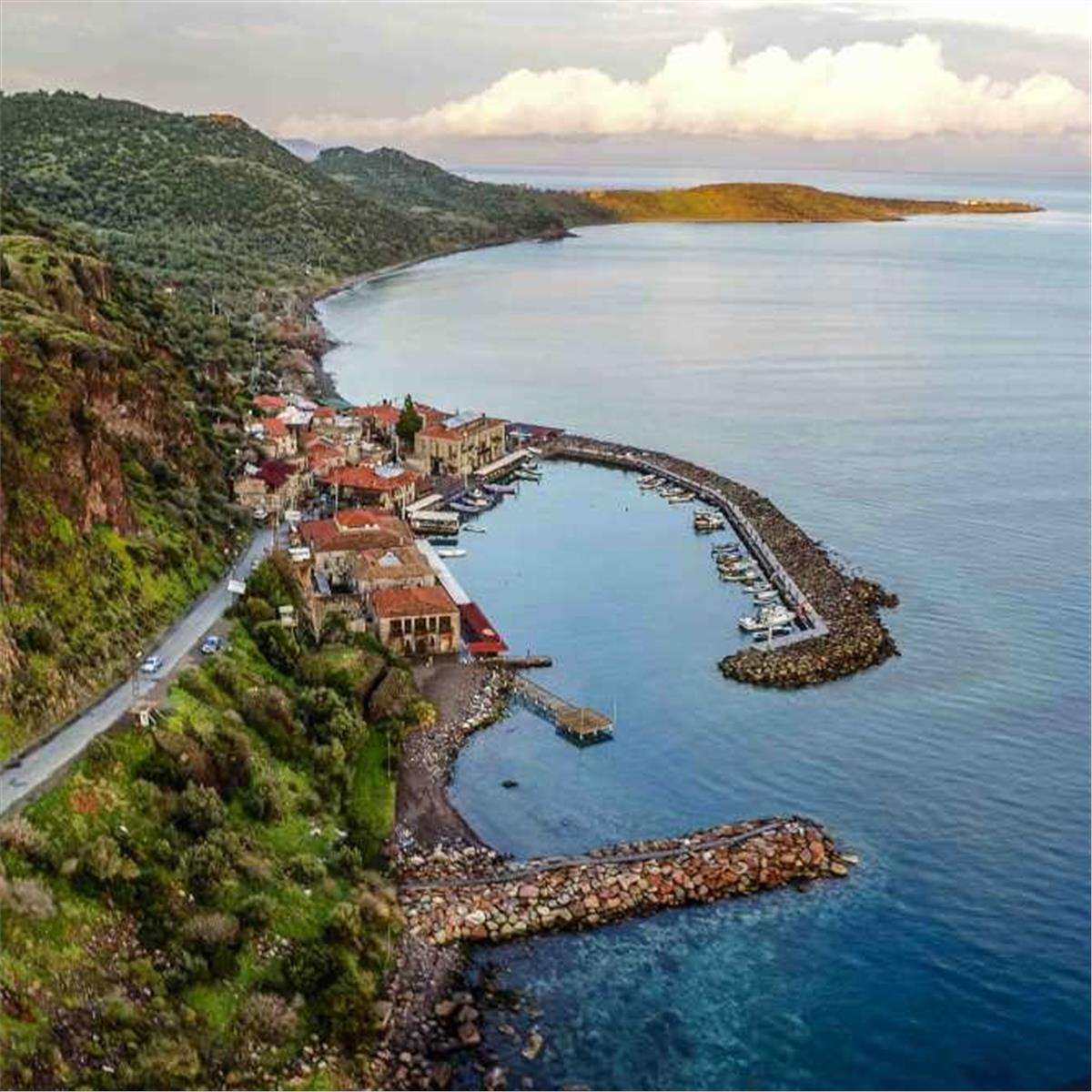 İzmir çıkışlı 1 gece 2 gün konaklamalı Truva Antik Kenti, Assos Antik Kenti, Çanakkale Şehitlik Turu