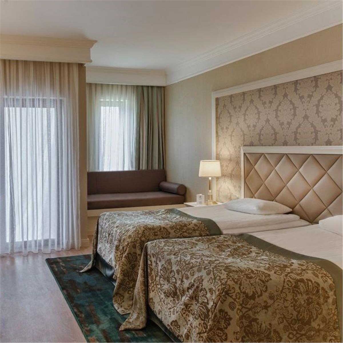 İzmir'den Uçak Bileti ve Otel Transferi Dahil 3 Gece ve 4 Gün Konaklama Kıbrıs Kaya Artemis Resort Hotel'de Derya Uluğ Yılbaşı Galası