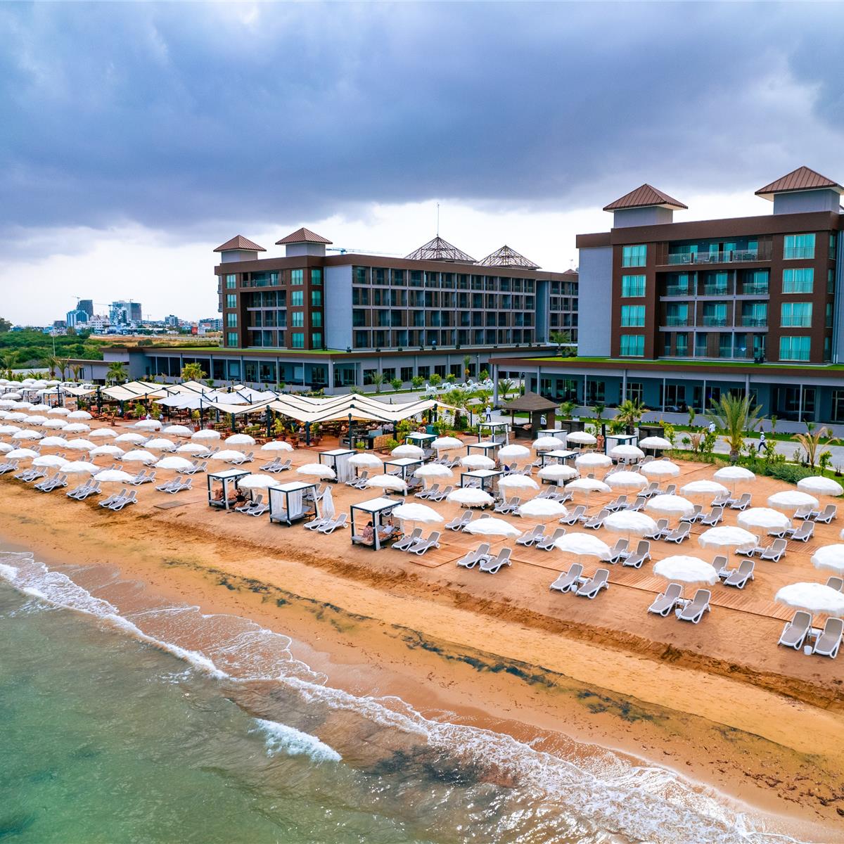 İzmir'den Uçak Bileti ve Otel Transferi Dahil 2 Gece ve 3 Gün Konaklamalı Kıbrıs The Arkın İskele Melek Mosso Yılbaşı Galası