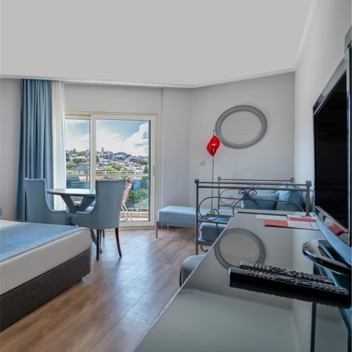 Anneler Günü Özel Çeşme Turu. 1 gece 2 gün Çeşme Sisus Otel Konaklamalı Alaçatı ve Germiyan farkıyla