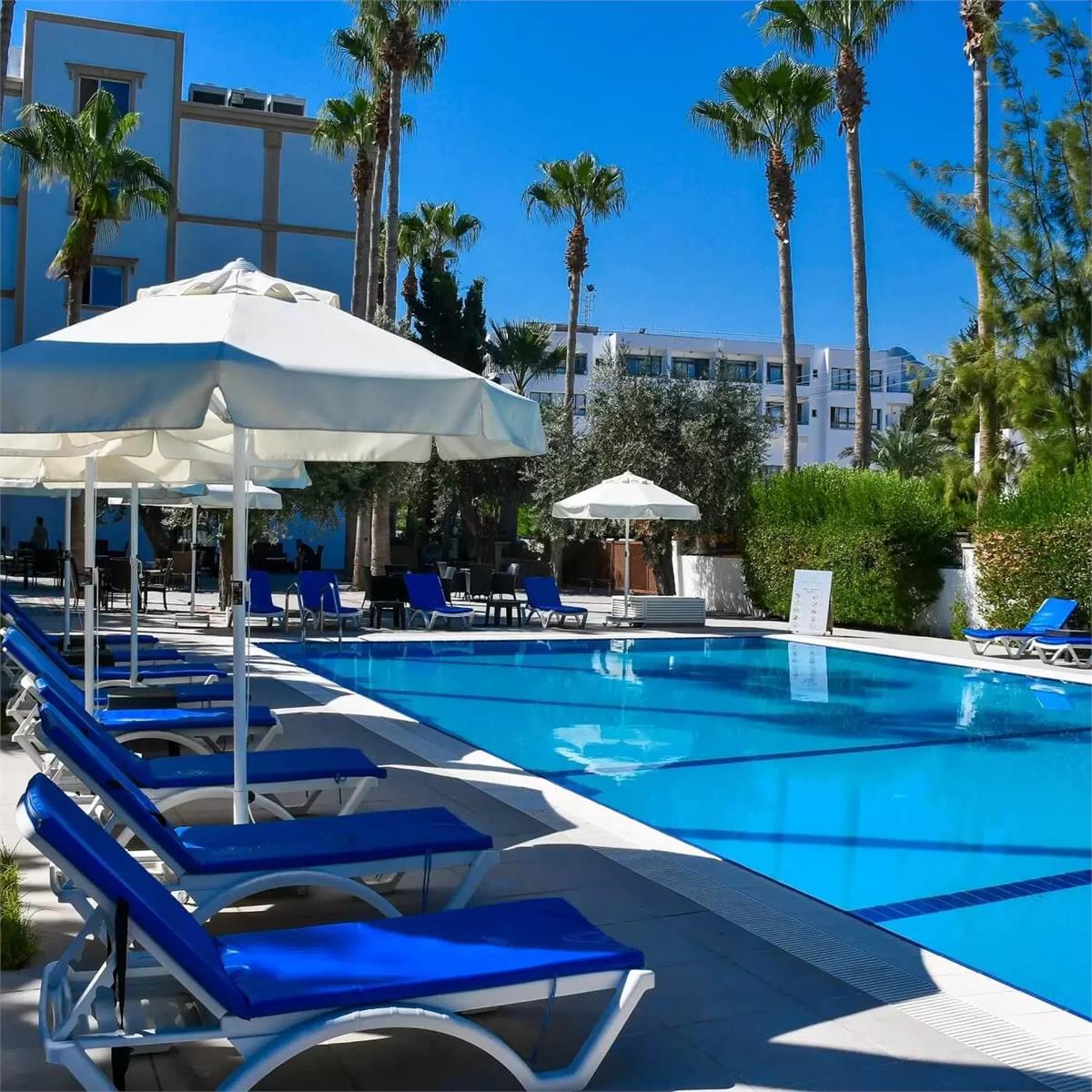 İzmir'den Uçak İle Hareketli Kıbrıs Park Palace Hotel Konaklama Seçenekleri