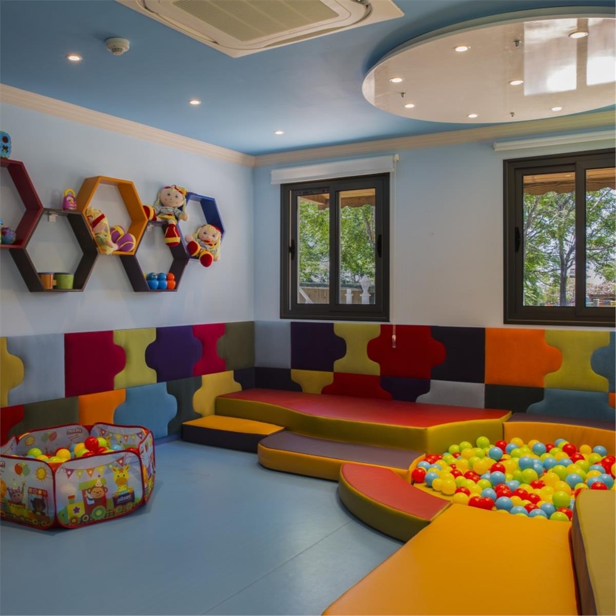 İzmir'den Uçak İle Hareketli Kıbrıs Merit Park Hotel & Spa Ultra Herşey Dahil Konaklama Seçenekleri