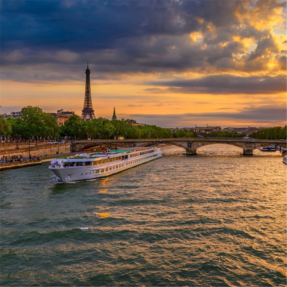 İzmir Uçak İle Hareketli 7 Gece 8 Gün Konaklamalı Benelüx Paris Turu