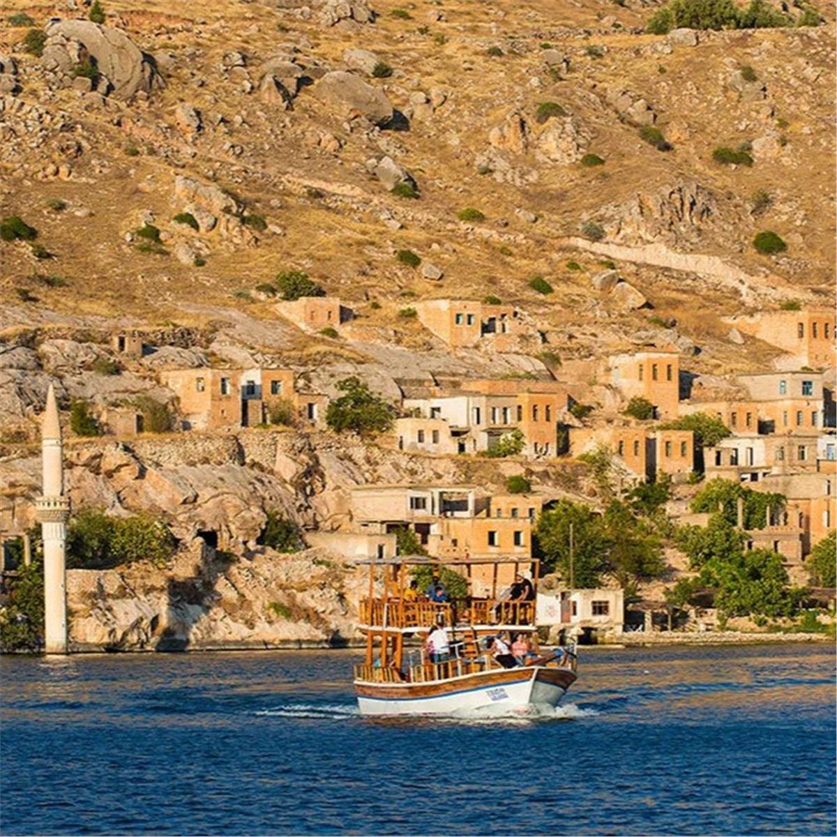 İzmir'den Uçaklı 2 Gece 3 Gün Konaklamalı Gaziantep Şanlıurfa Ve Nemrut Dağı Turu