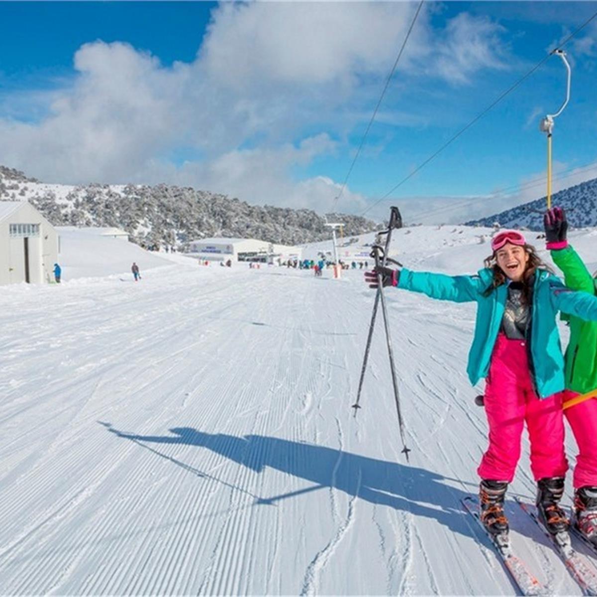 İzmir Çıkışlı 1 gece 2 gün Konaklamalı Davraz Kayak Merkezi, Nikfer Kayak Merkezi ve Salda Gölü Turu.