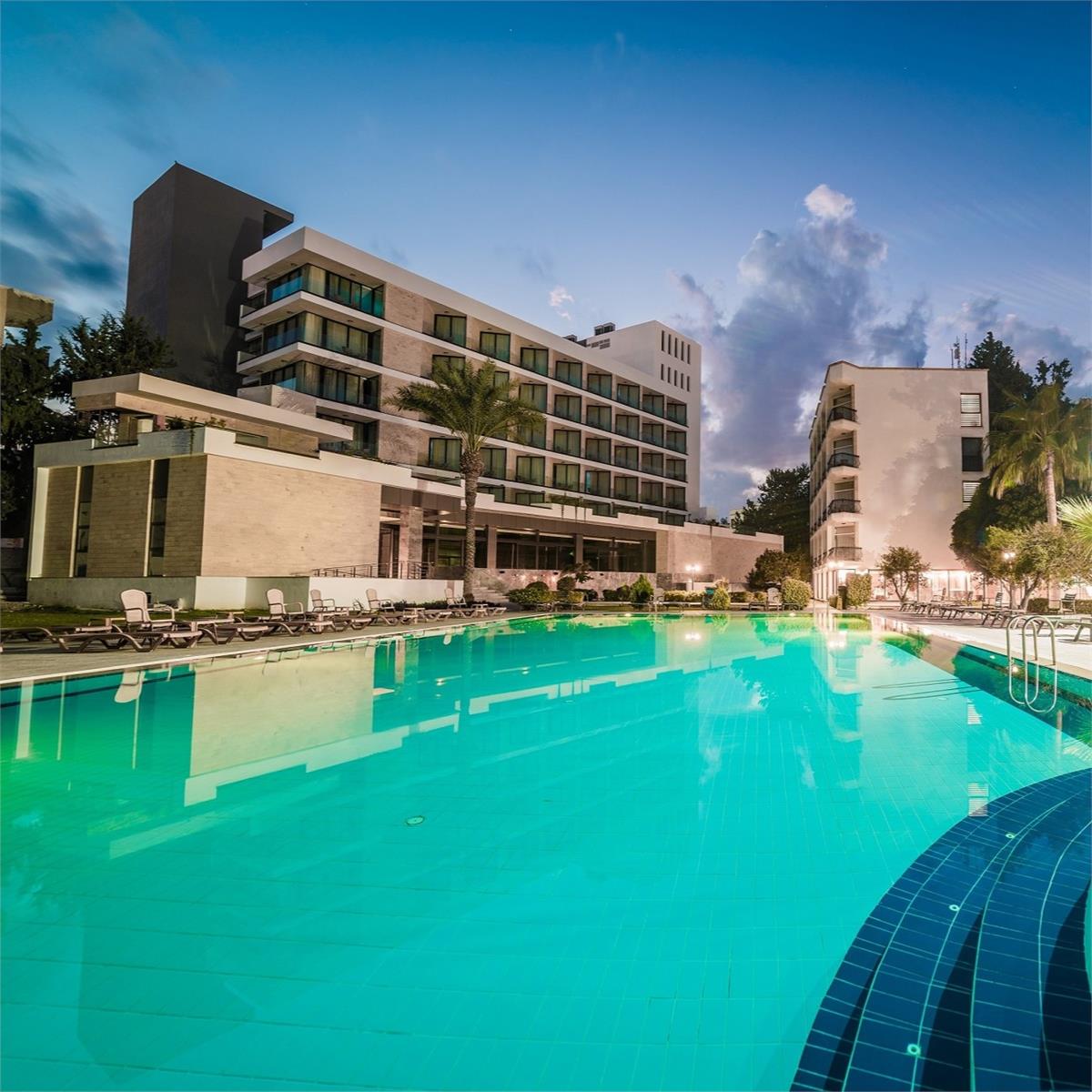 İzmir'den Kalkışlı 3 Gece 4 Gün Uçaklı ve Pia Bella Hotel Konaklamalı 2025 Kıbrıs Yılbaşı Turu