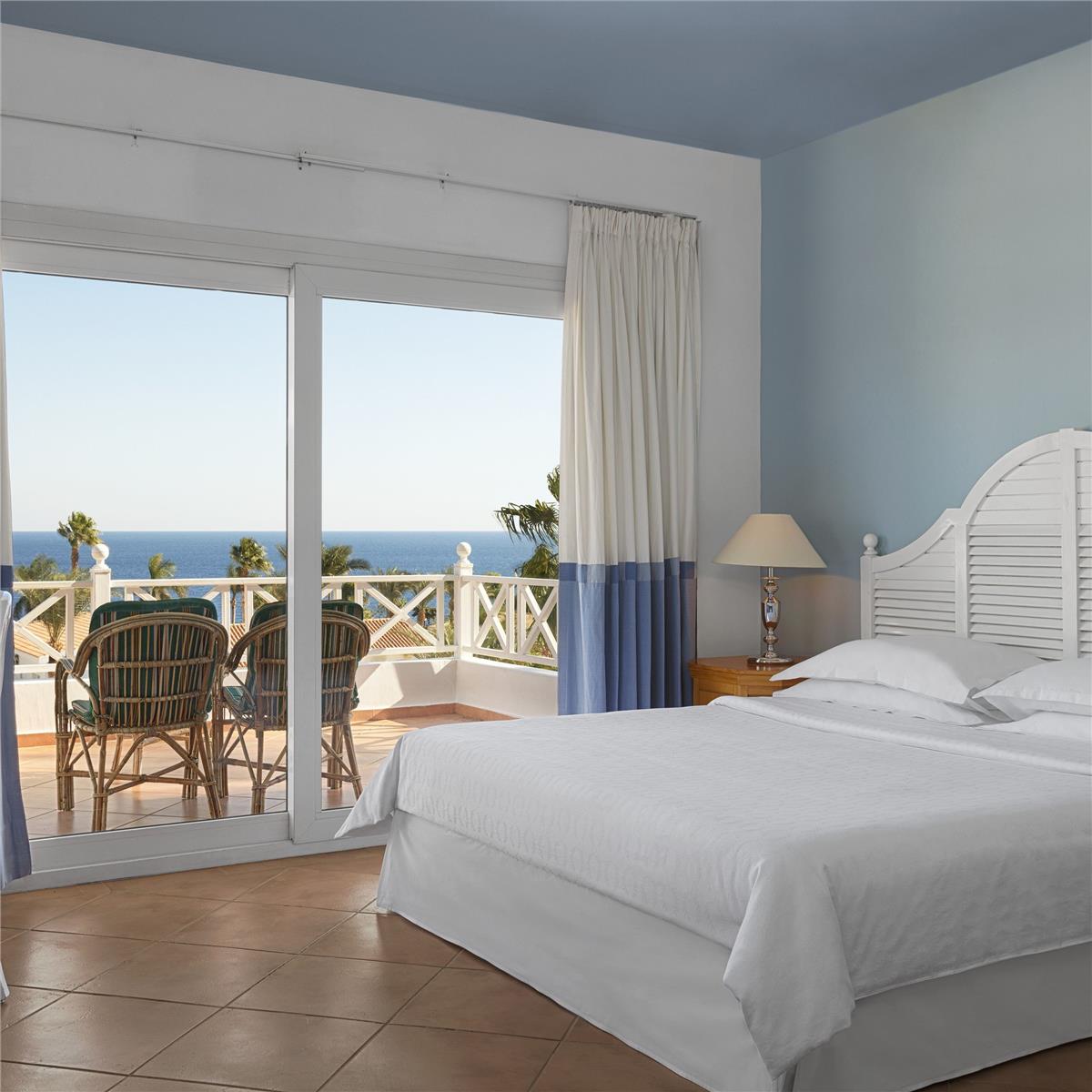 İzmir'den Uçak İle Hareketli 7 Gece 8 Gün 5 Yıldızlı Sheraton Sharm Hotel Konaklamalı Sharm El Sheikh Turu