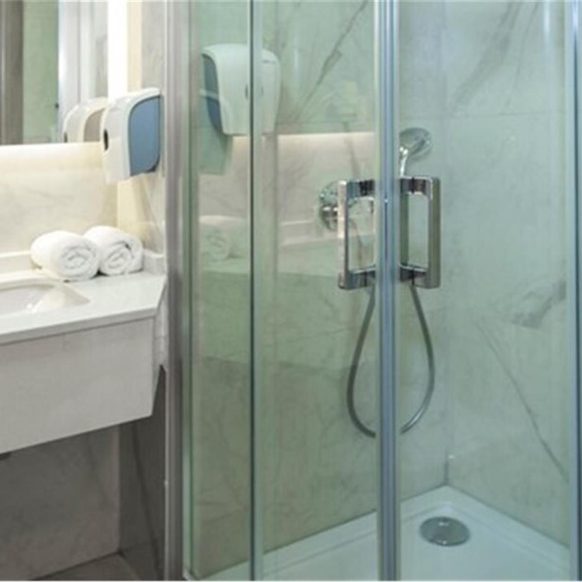 Çeşme Pırıl Otel'de Çift Kişilik Konaklama Seçenekleri