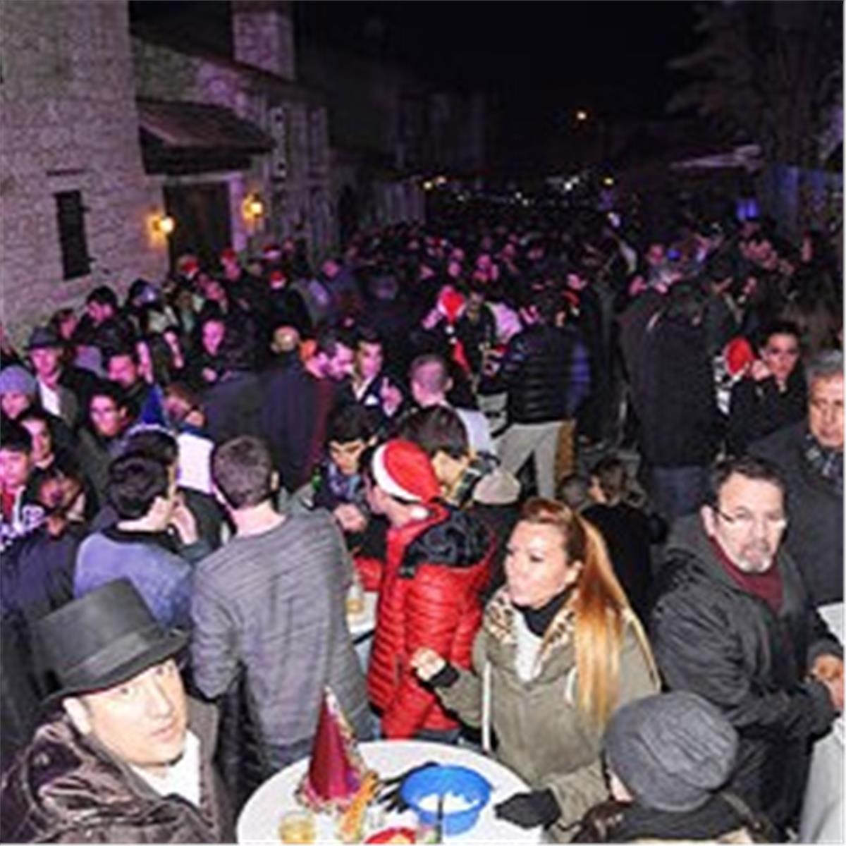 İzmir'den Çıkışlı Yılbaşı Özel Günübirlik Alaçatı Sokak Partisi