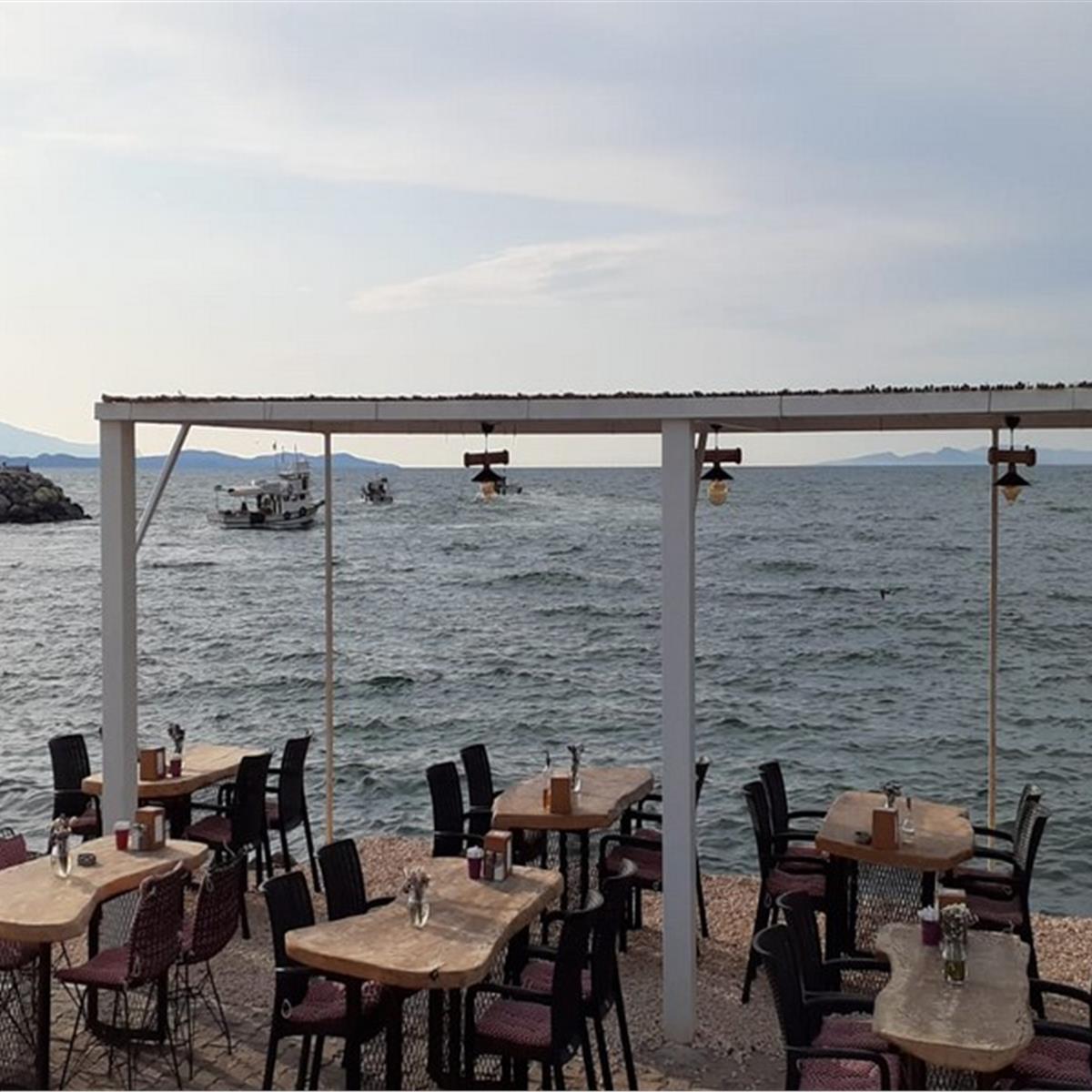 Güzelbahçe Bonjour Restaurant Denize Nazır Balık Menü