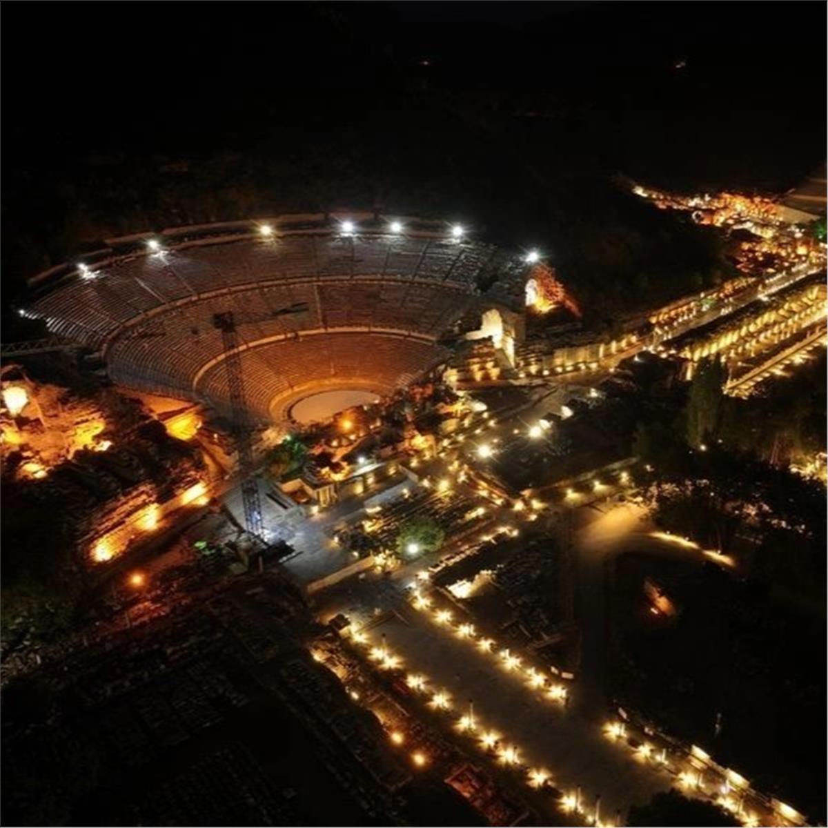 İzmir Çıkışlı Günübirlik Geceyi Aydınlatan Efes Antik Kenti, Büyülü Geceler ile Gece Efes Antik Kenti Turu.