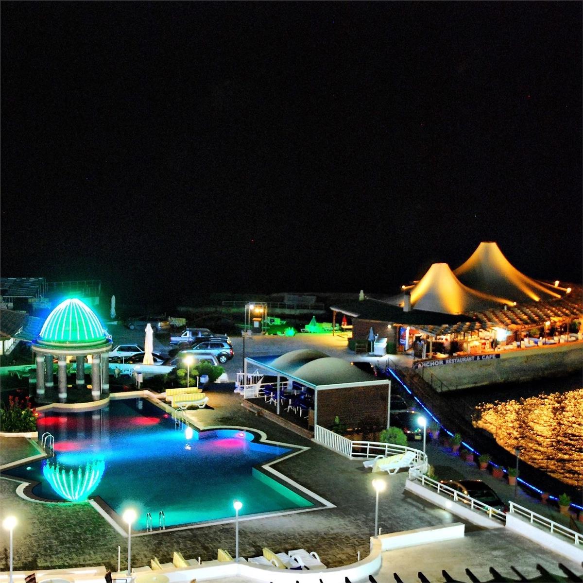 İzmir'den Uçak İle Hareketli Kıbrıs Dome Hotel Oda Kahvaltı Konaklama Seçenekleri