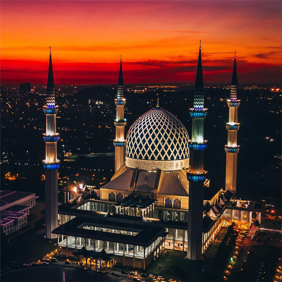 Uçaklı 7 Gece 10 Gün Konaklamalı Kuala Lumpur, Bali Ve Singapur Turu