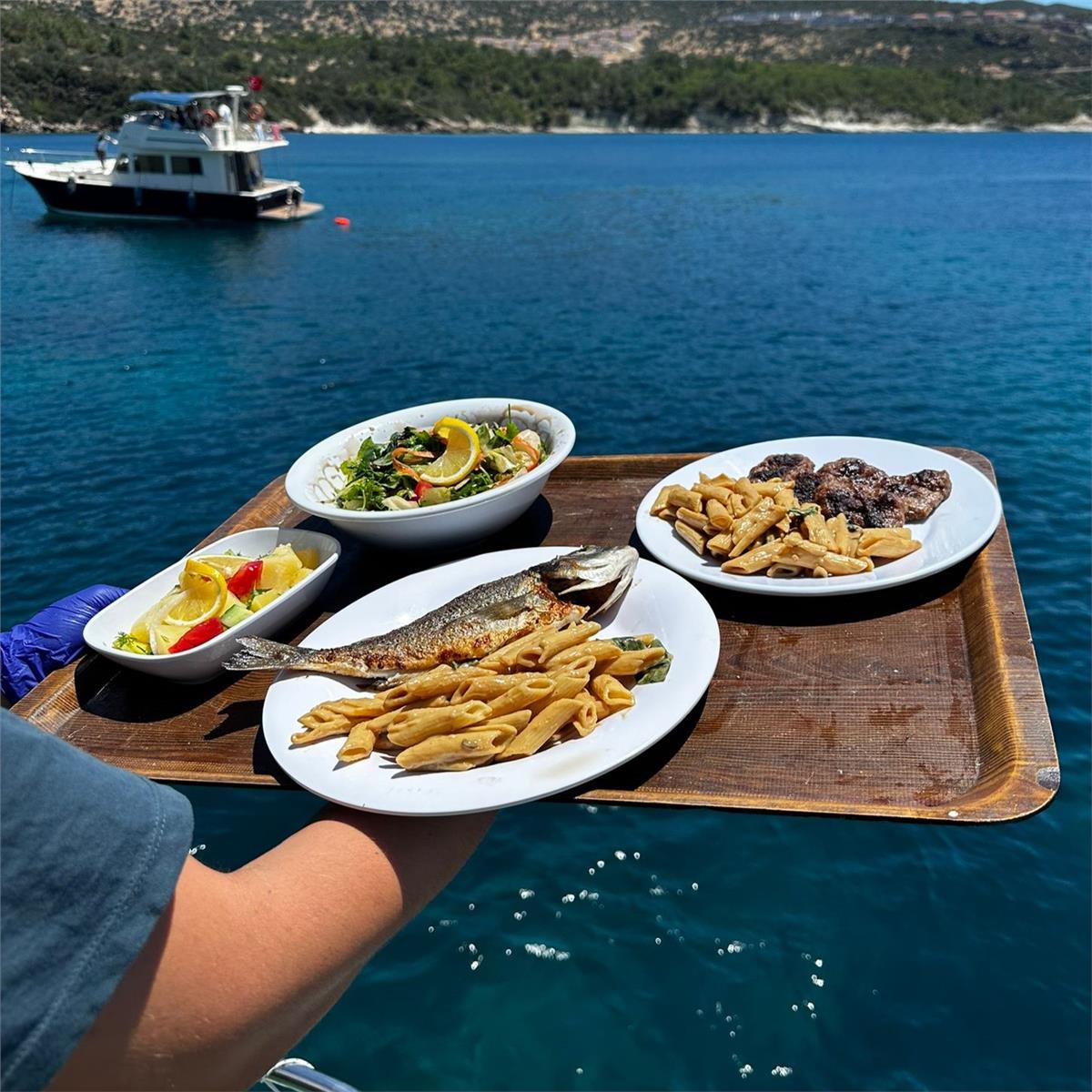 Gün Boyu Yüzme molalı Öğle Yemeği dahil Dikili Tekne Turu 799 TL. İzmir'den Servisli 1.499 TL