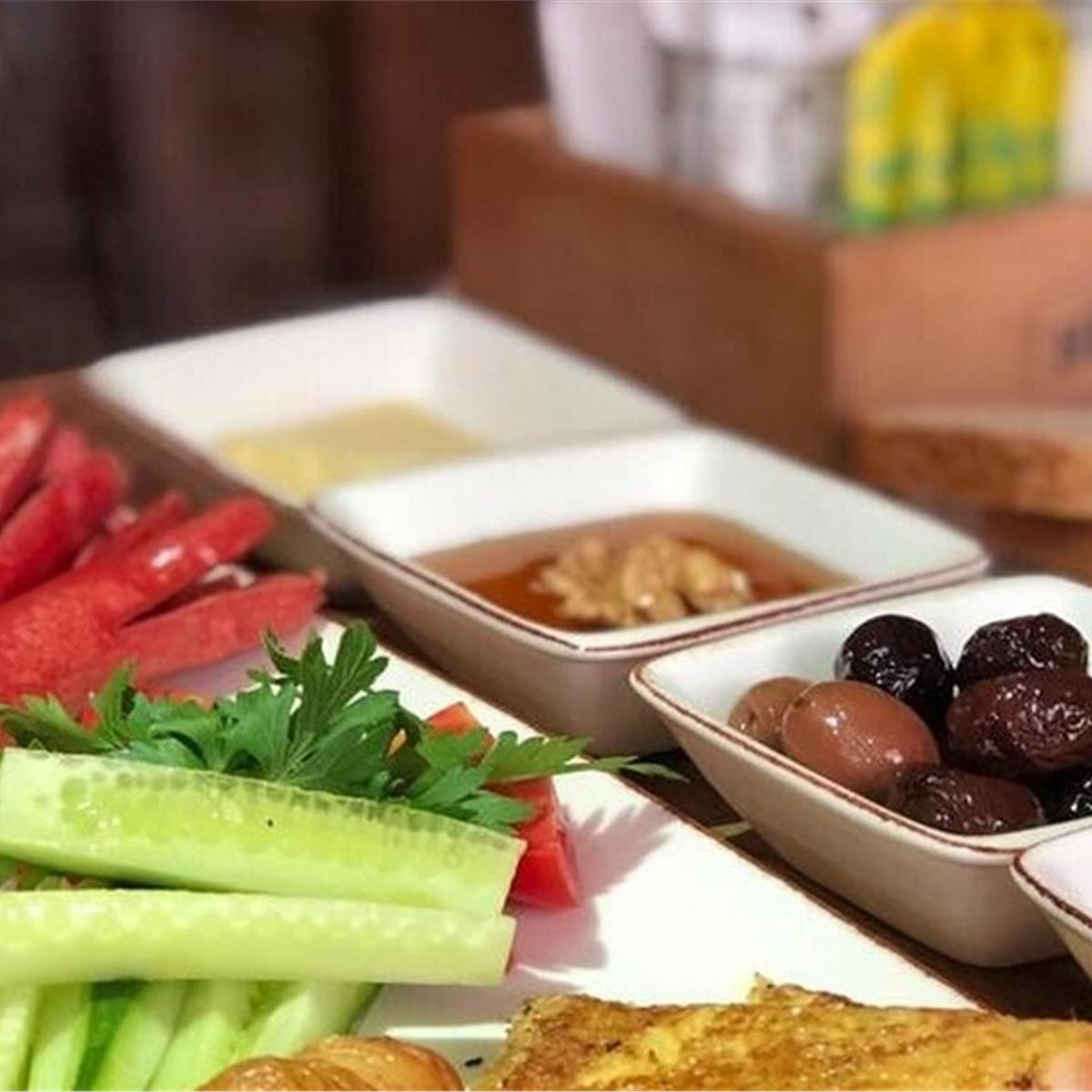 Alsancak Lavander Cafe’de Enfes Serpme Kahvaltı Keyfi