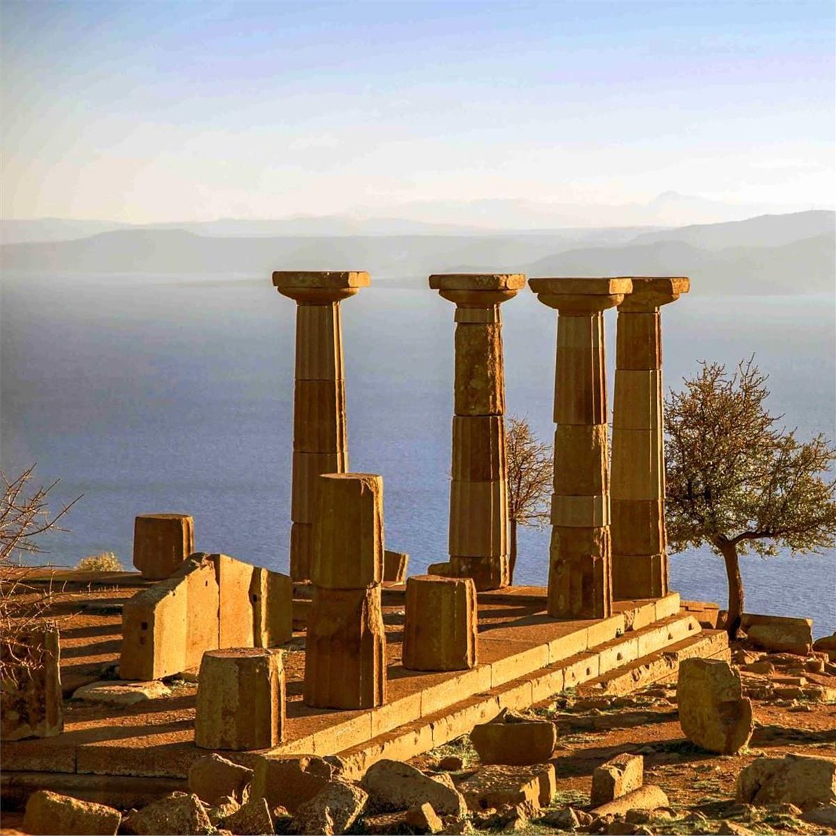 İzmir çıkışlı 1 gece 2 gün konaklamalı Truva Antik Kenti, Assos Antik Kenti, Çanakkale Şehitlik Turu