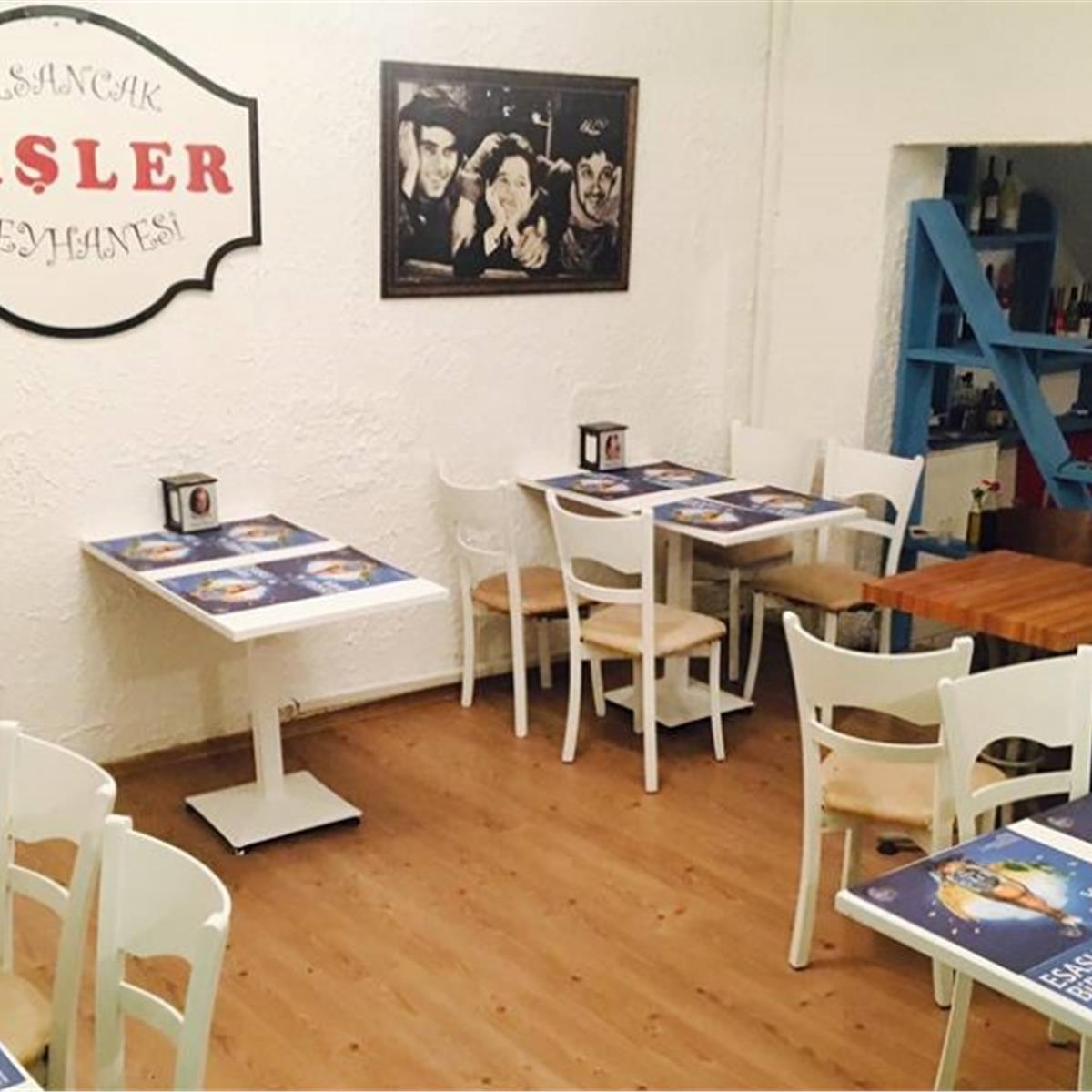 Alsancak Düşler Meyhanesi’nde Balık veya Et İçeceğini Al-Gel Menüleri