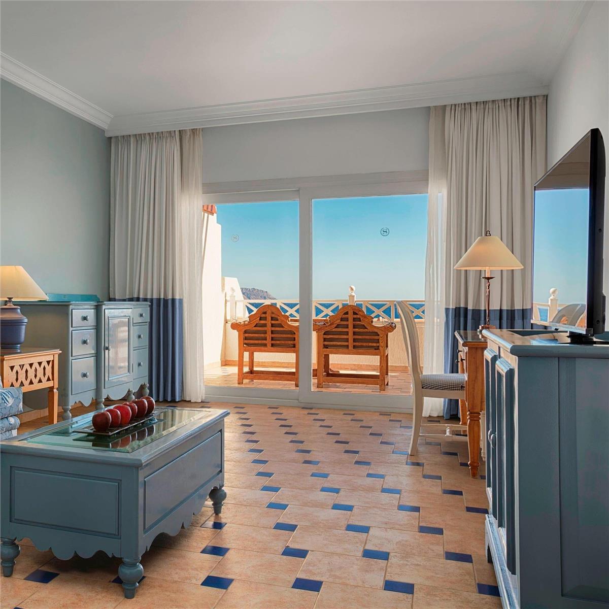 İzmir'den Uçak İle Hareketli 7 Gece 8 Gün 5 Yıldızlı Sheraton Sharm Hotel Konaklamalı Sharm El Sheikh Turu