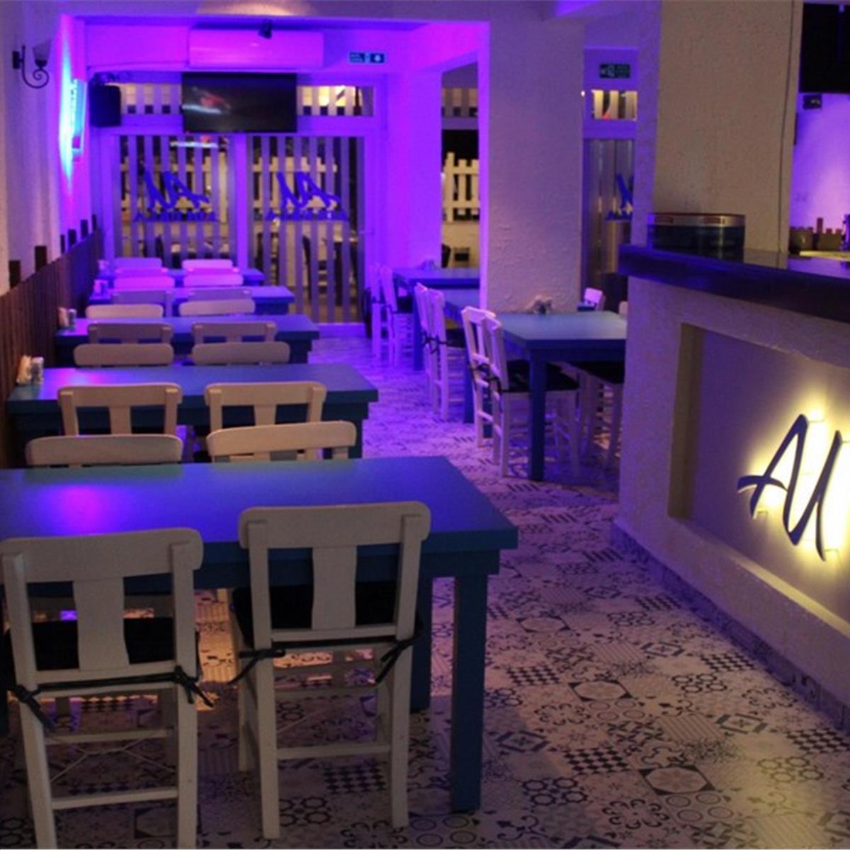 Adı Urla Restaurant Ulaşım Dahil 14 veya 15 Şubat Seçenekli Canlı Müzikli Sevgililer Günü Gala Yemeğ